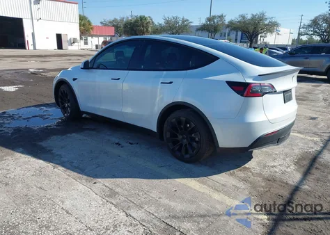2023 Tesla Model Y Awd/Long Range Dual Motor All-Wheel Drive z USA, uszkodzony, nr VIN 7SAYGDEE7PA105947